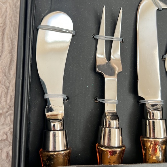 Max Studio Home set of cheese knives speakers - New in box - Picture 3 of 16